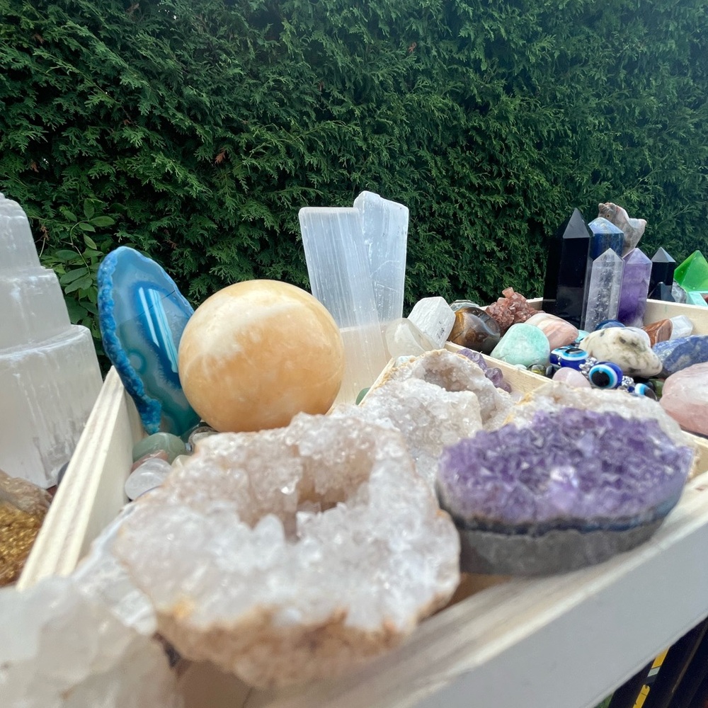 Huge crystal collection - Selenite, Amethyst, Quartz, Labradorite & more - Picture 5 of 10